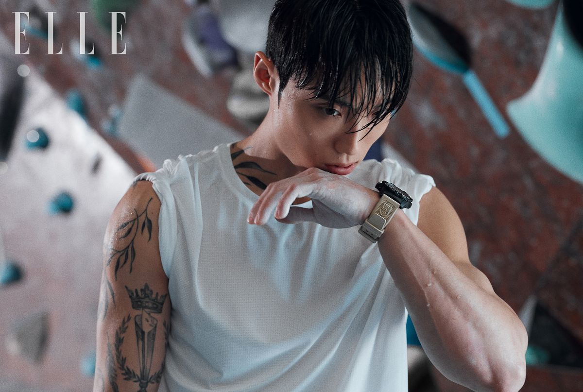 네이비 실 크로노그래프 워치는 가격미정, Luminox.
