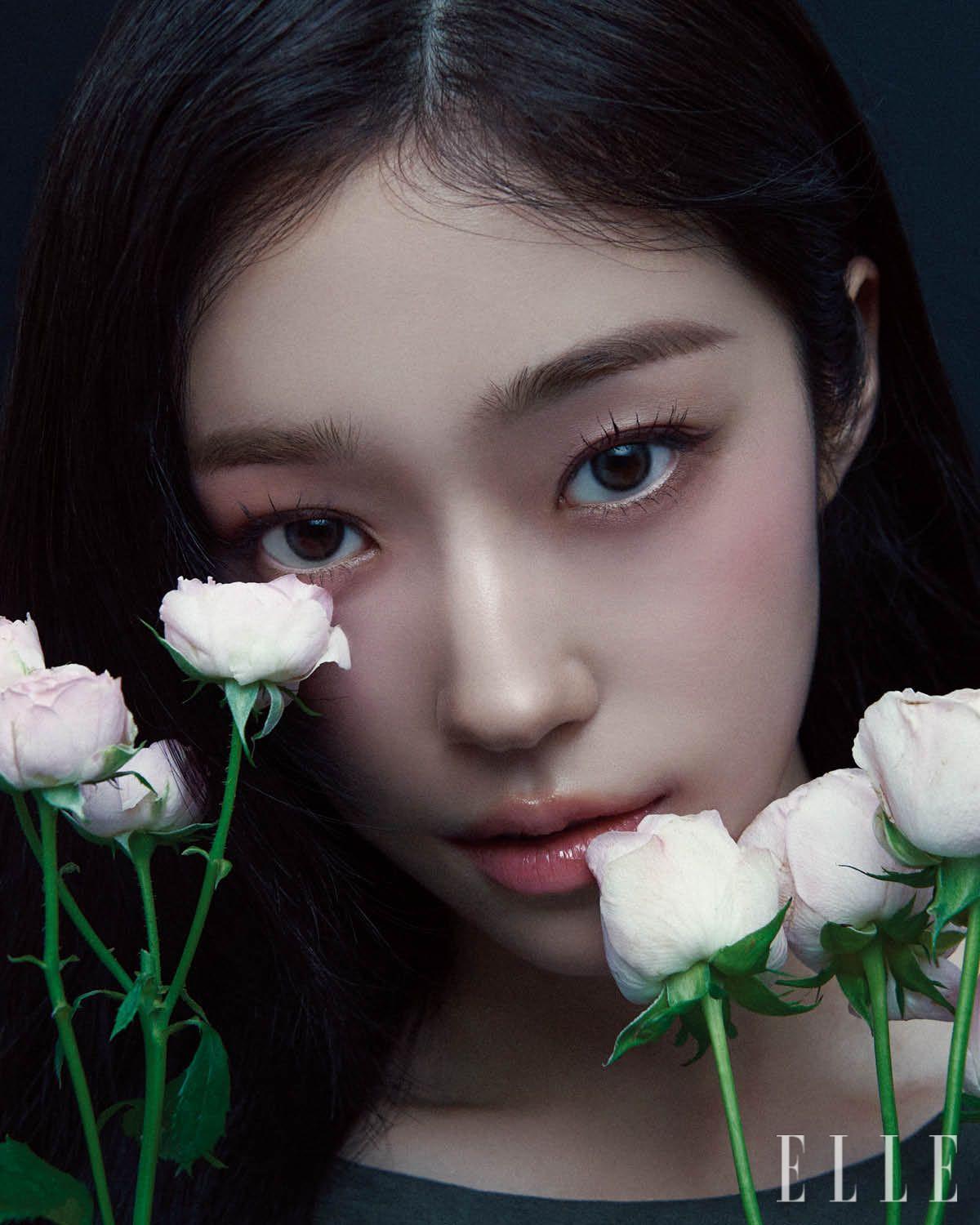 카키 프린지 톱은 Jaybaek Couture.