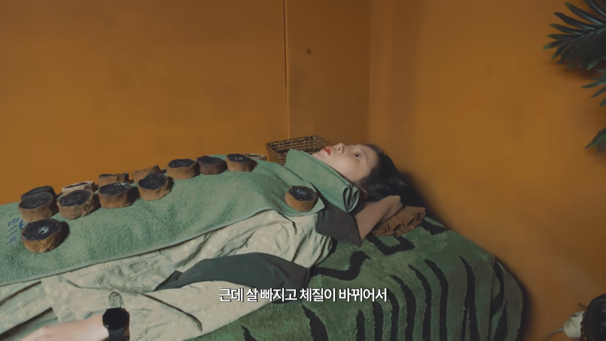 쑥뜸 체험하는 소유 