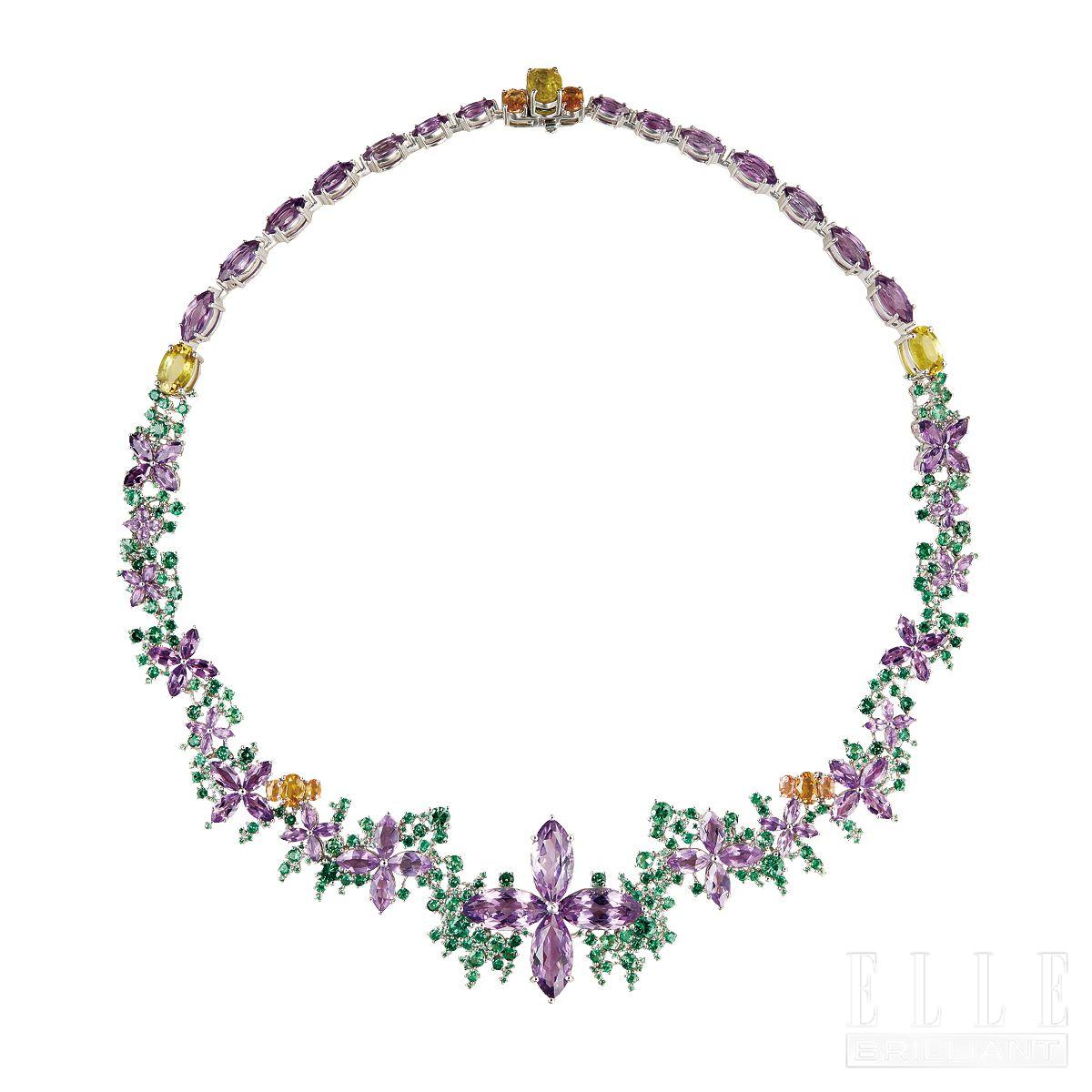 컬러 젬스톤을 리드미컬하게 이어 완성한 네크리스는 Juliana Xerez Fine Jewelry. 