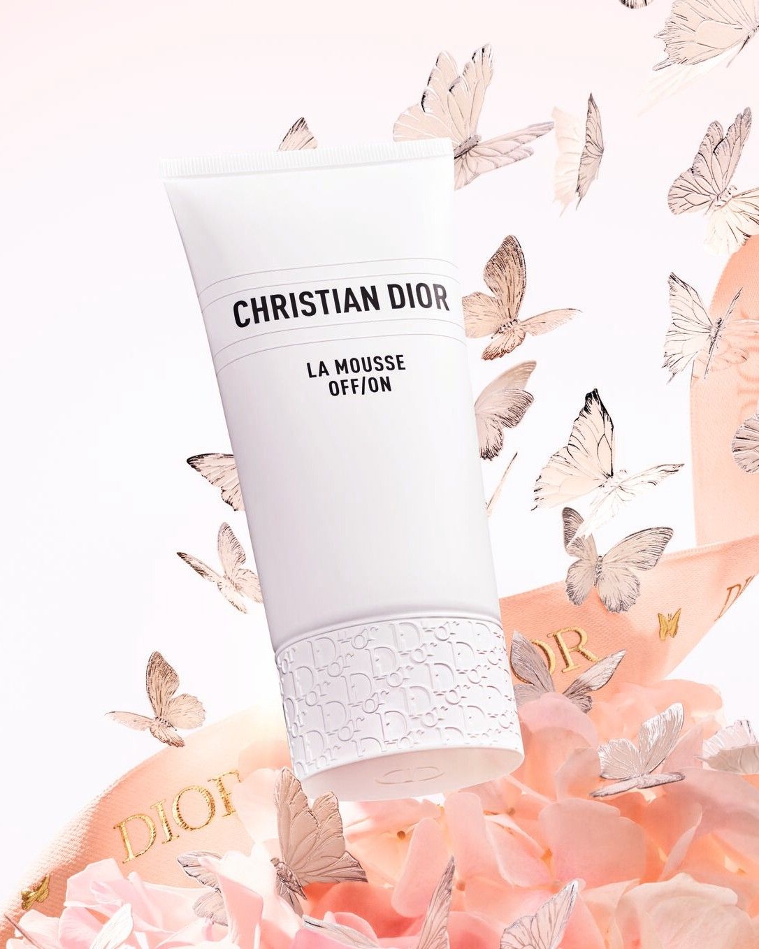 디올 라 무쓰 오프/온 포밍 클렌저 150ml 8만 4천원, Dior Beauty.