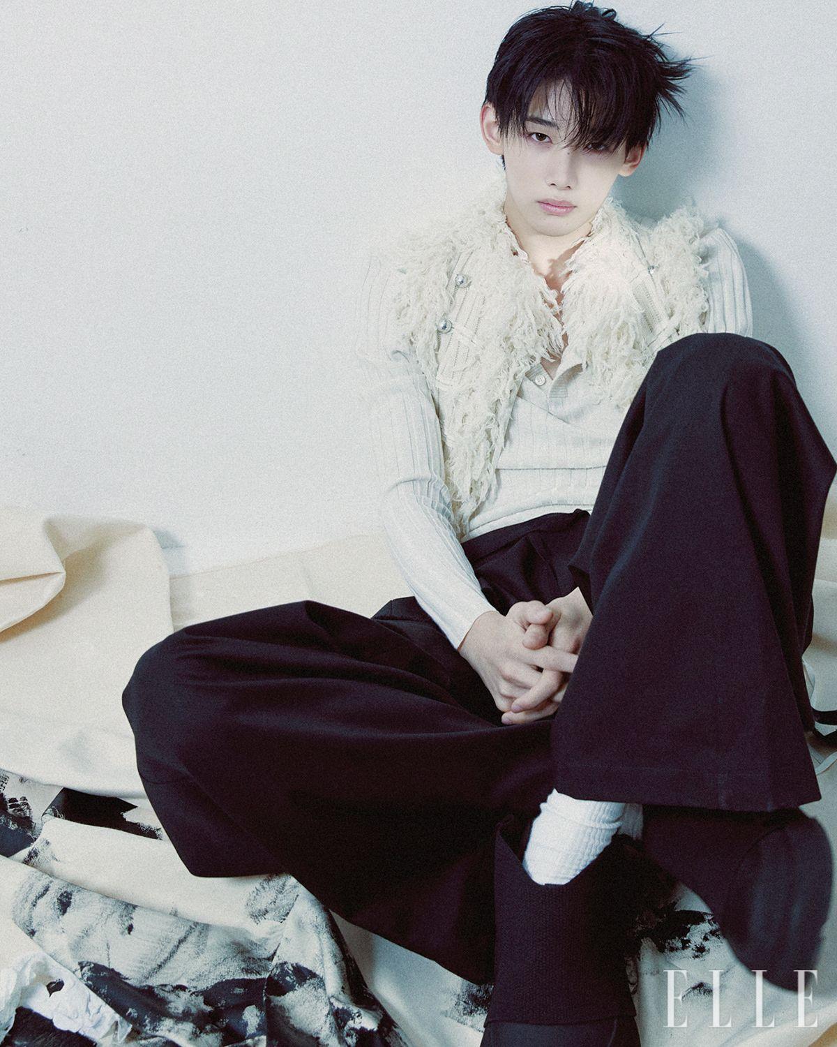 니트 베스트는 Ann Demeulemeester by Mue. 스커트 팬츠는 Ann Demeulemeester by 10 Corso Como Seoul. 이너 웨어와 슈즈는 모두 스타일리스트 소장품.