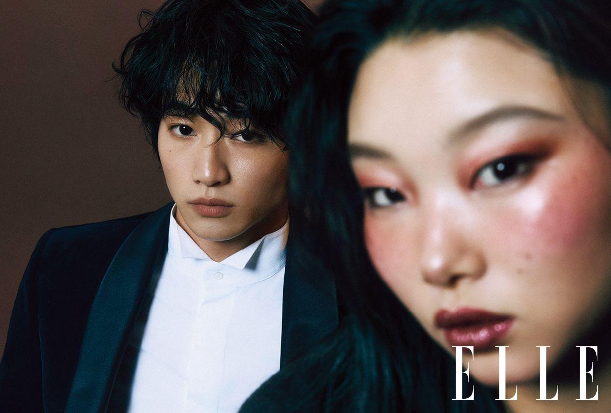 카이가 입은 남성 턱시도 셔츠와 재킷, 윤영의 블랙 코트는 모두 Dior.