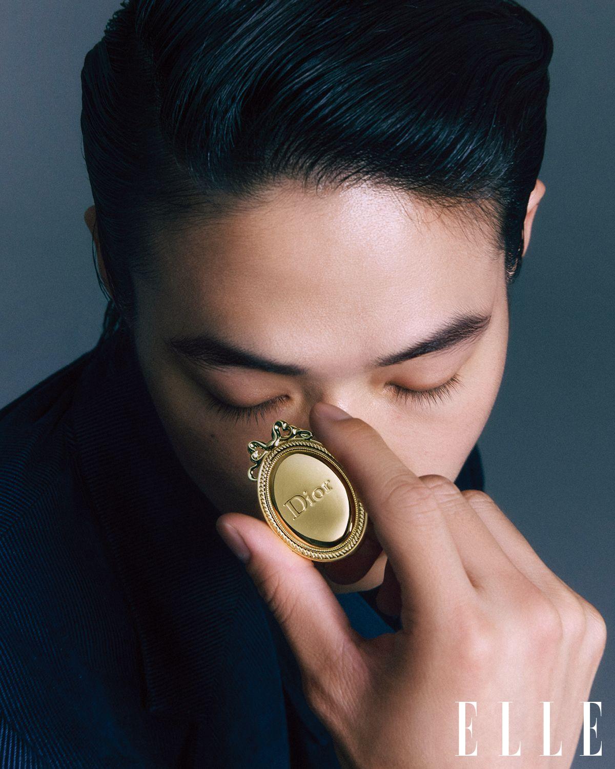 디올 메달리옹의 꾸뛰르 실루엣을 담은 글리터 립밤, NEW 디올 메달리옹, Dior Beauty.