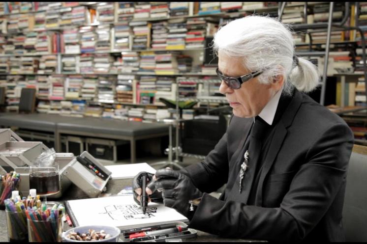 2012년작 다큐멘터리 필름 <칼 라거펠트, 인생을 그리다(Karl Lagerfeld Sketches Life)> 캡처.