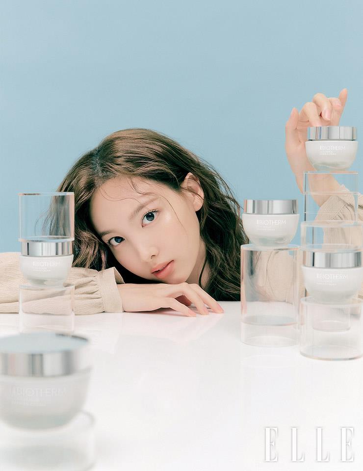 오트밀 컬러의 카디건은 Yull.