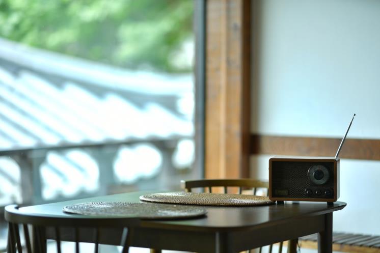 고택 산에는 꽃이 피네