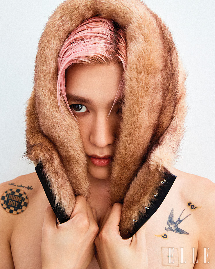 페이크 퍼 스누드는 Loewe.