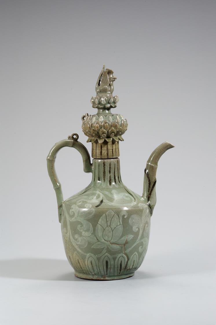 이홍근 기증의 청자 퇴화 연꽃 넝쿨무늬 주자, 제공: 국립중앙박물관