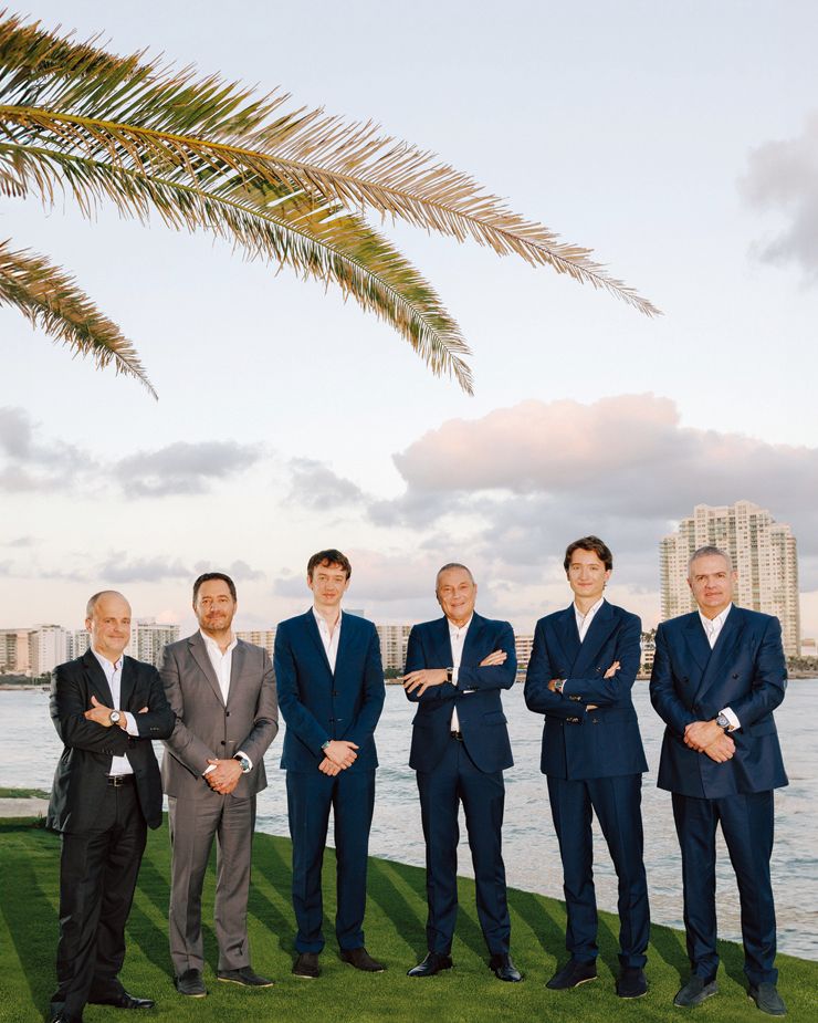  왼쪽부터 제니스 CEO 베누아 드 클레르크, 태그호이어 CEO 줄리앙 토나레, LVMH 워치스 CEO 프레데릭 아르노, 불가리 CEO 장 크리스토프 바뱅, 루이 비통 워치 디렉터 장 아르노, 위블로 CEO 리카르도 과달루페. 