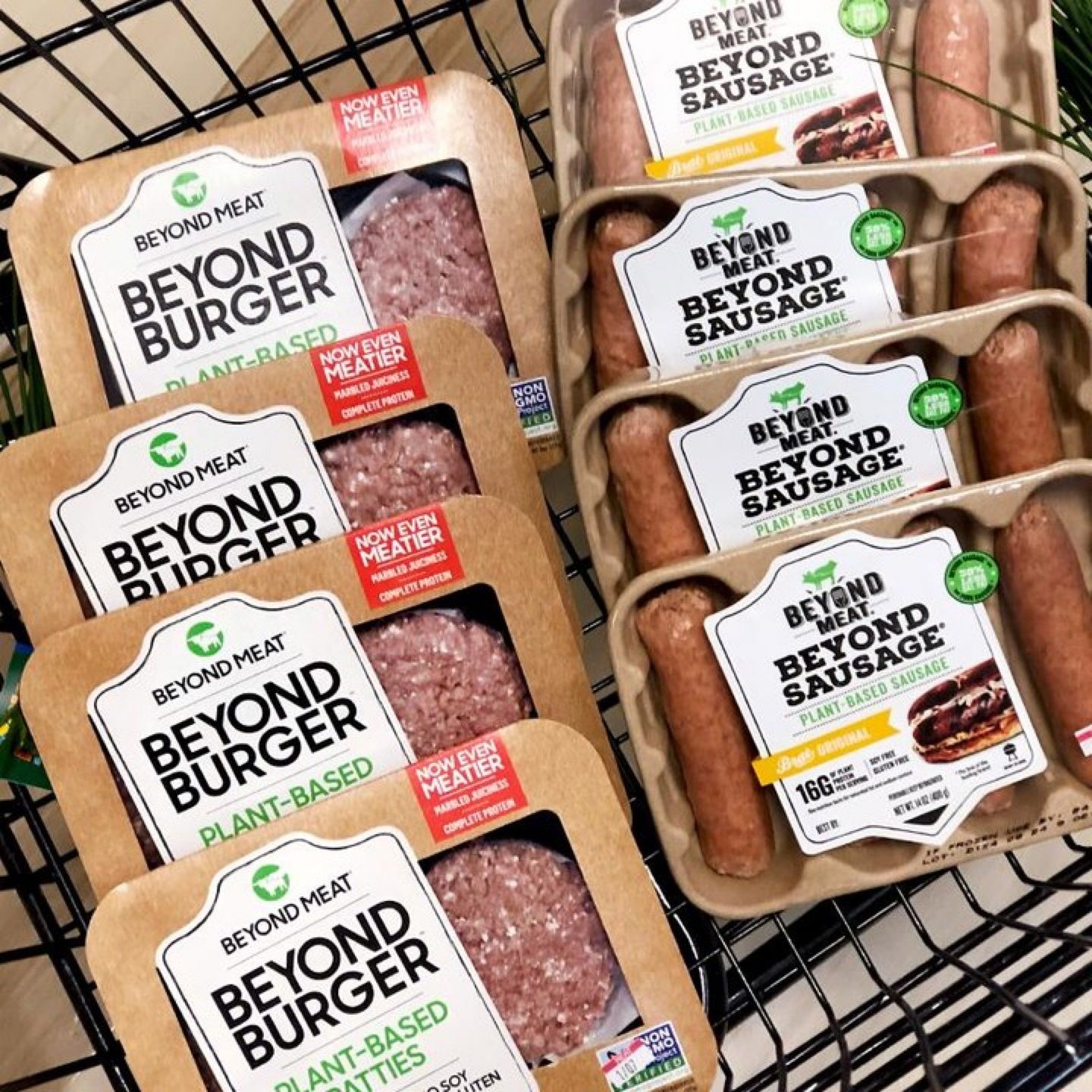 비욘드 버거와 비욘드 소시지. 사진/ 인스타그램 @beyondmeat