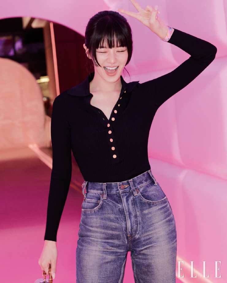  박규영 또한 밝은 모습으로 파티에 입장 중!