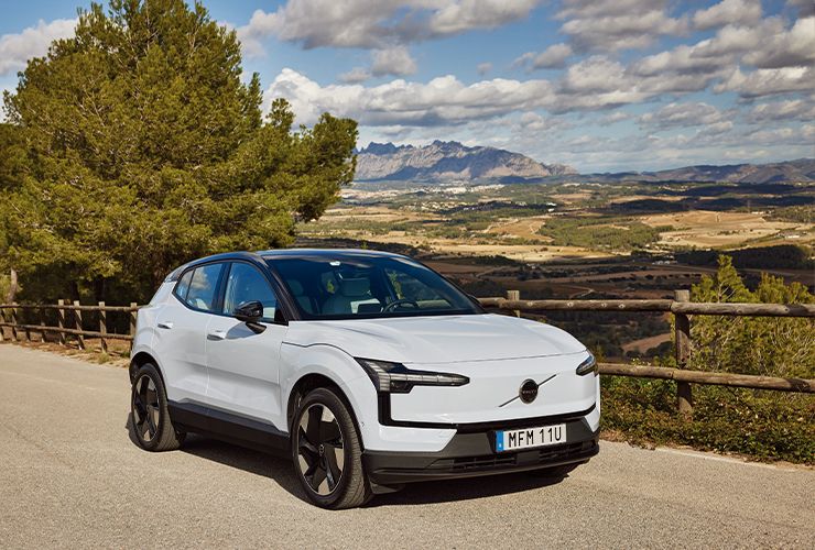 와인 농장의 그림 같은 풍경과 EX30.