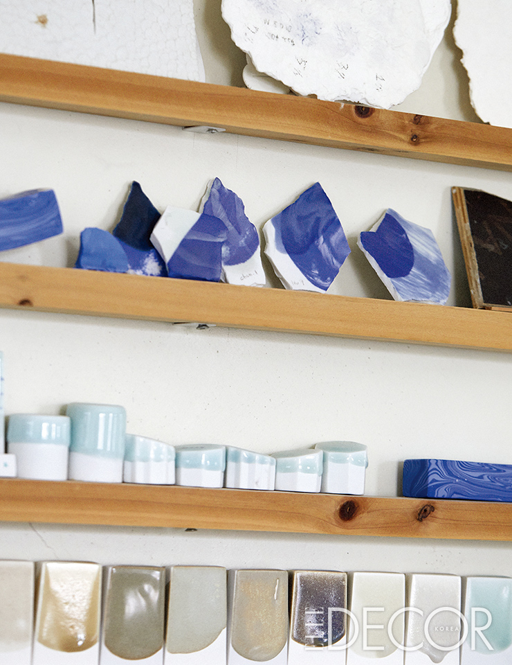 정확한 질감과 컬러를 확인하기 위해 부부가 수없이 시도하고 고민한 흔적들.