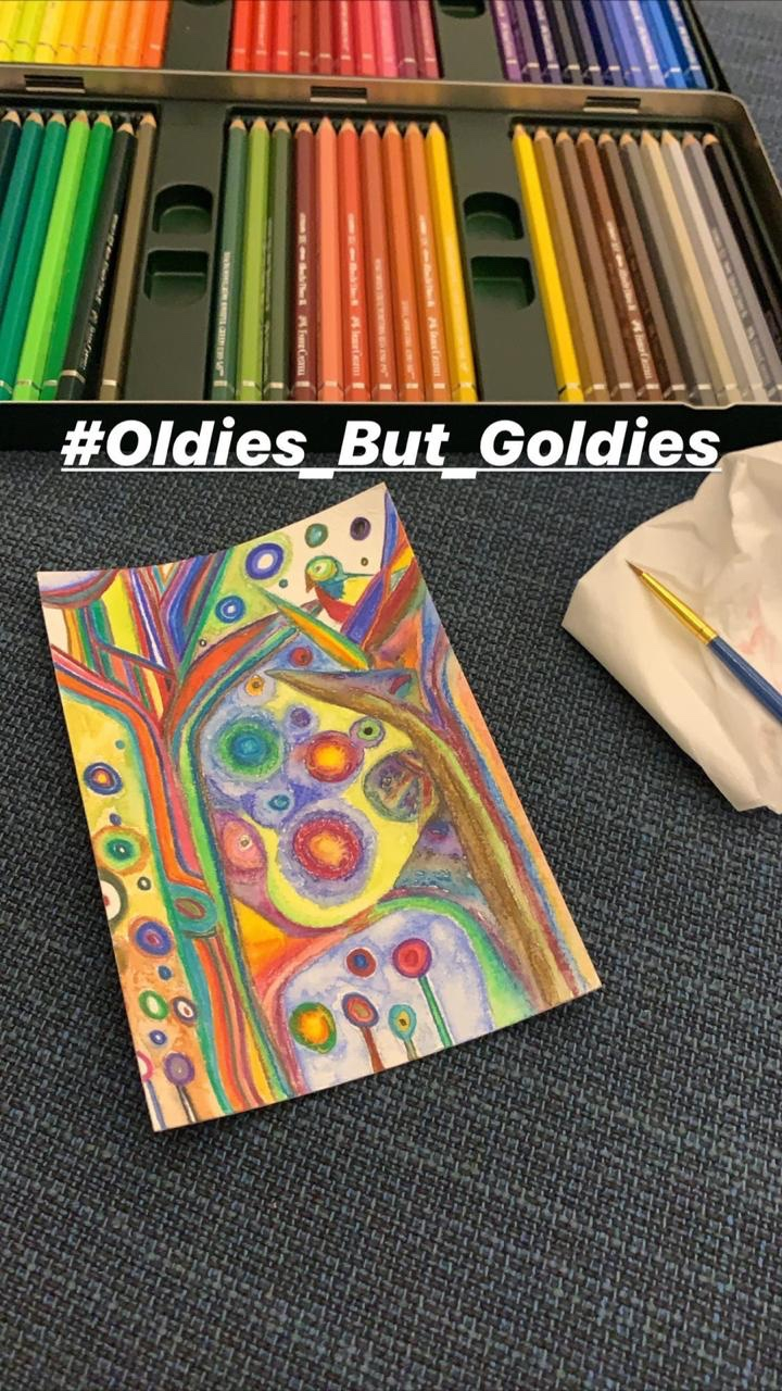 드로잉을 하고 잠을 많이 잔다. Photo by Sara Wayyani