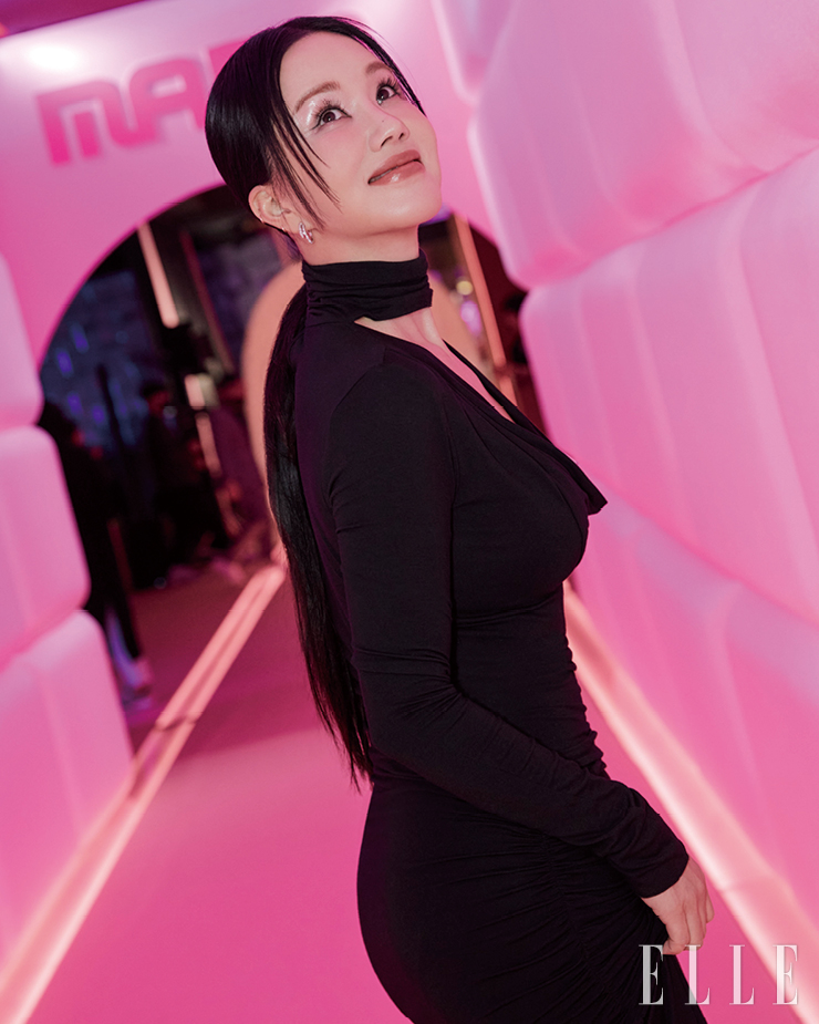 레드 카펫과 파티, 어디에서든 디바다운 멋진 애티튜드를 보인 엄정화.