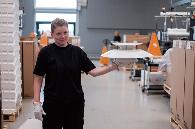 완성된 PH 5 펜던트 램프의 모습.