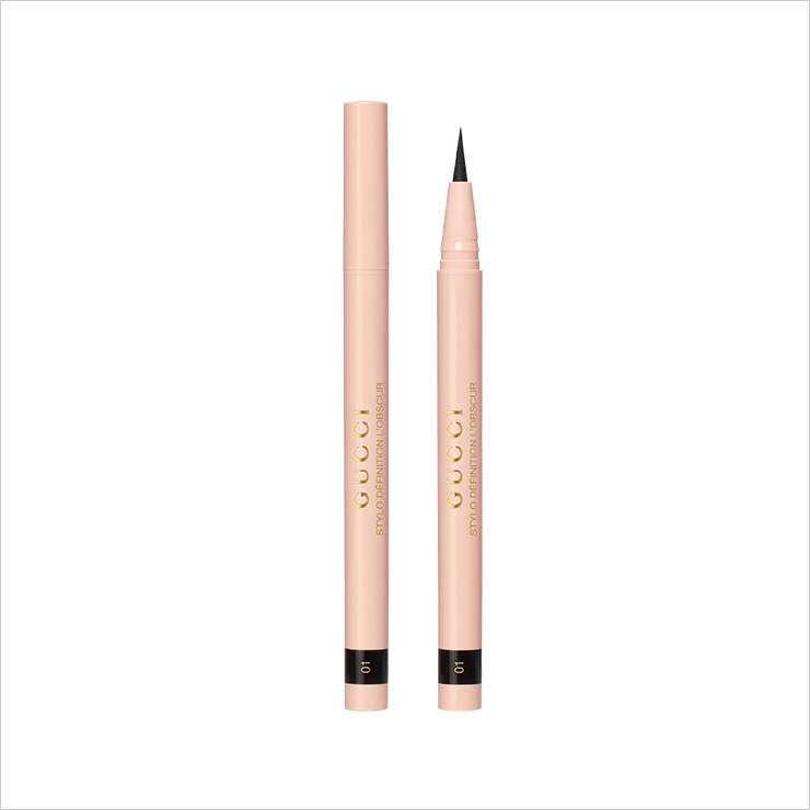 스틸로 데피니씨옹 옵스뀌흐, 이브 블랙, 5만9천원, Gucci Beauty.