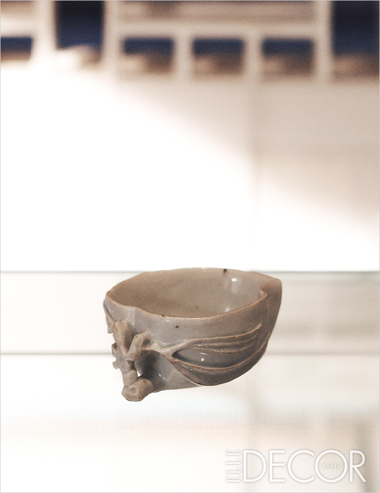 흰 눈이 쌓인 산을 연상시키는 백자 컬렉션.