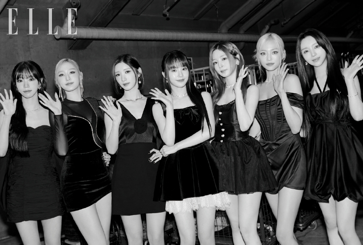 Mnet <퀸덤 퍼즐>로 탄생한 프로젝트 그룹 엘즈업의 일곱 멤버들. 