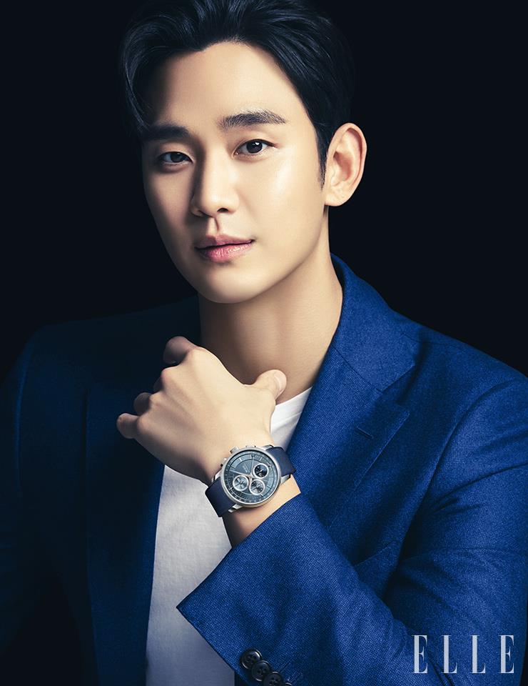 클래식한 문페이즈가 한층 젊은 감각의 바론 첼리크로노 그래프 문페이즈로 업그레이드 됐다. 칼리버 60을 탑재해 최대 60시간 파워 리저브를 제공하며, 최대 300m 까지 방수 가능하다. 42mm 블루 다이얼은 선레이새틴으로 마감 처리했다. 3백84만원, Mido.