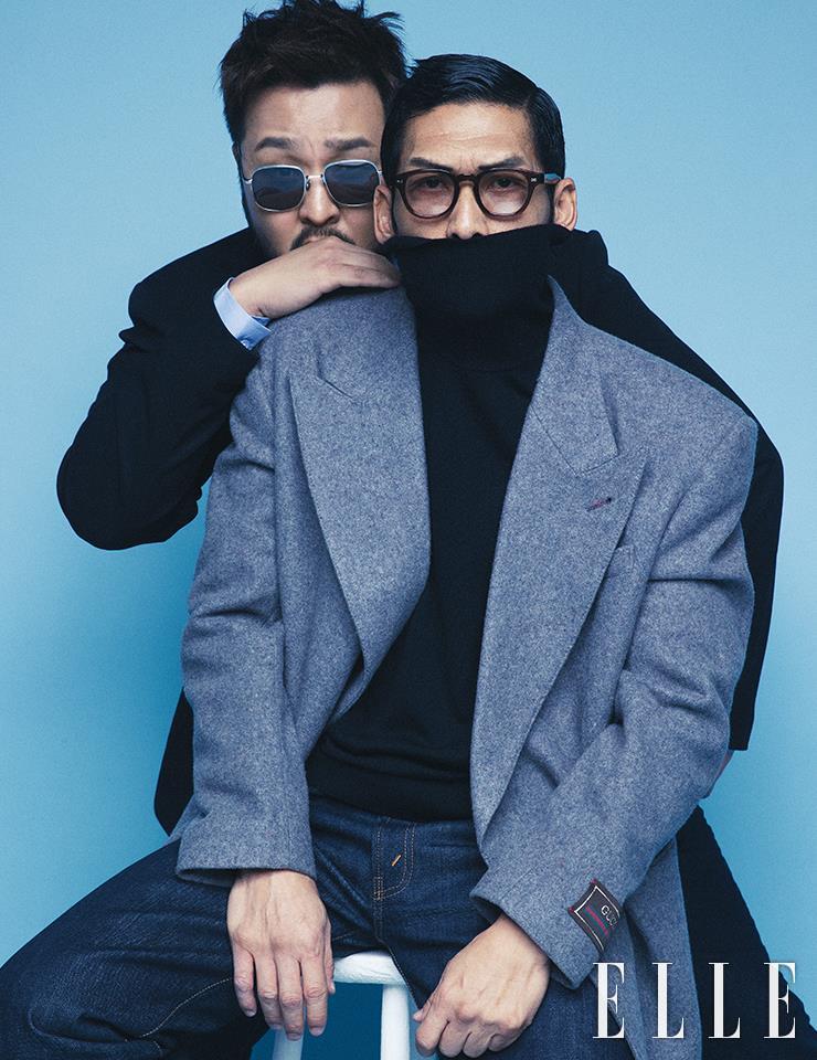 김태우가 입은 재킷은 Raf simons by Mue. 이너 셔츠는 Deum-Jig. 박준형이 입은 그레이 재킷은 Gucci. 블랙 터틀넥은 Massimo Dutti. 데님 팬츠는 Levi’s. 아이웨어는 Shady character.