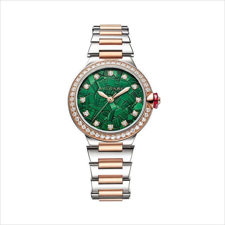 조각난 그린 말라카이트 마케트리로 다이얼을 만들어 업사이클링을 실현한 ‘루체아’ 워치. 