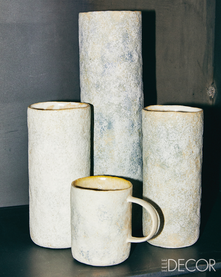 여러 가지 하늘 빛깔을 작품 속에 담는 김유상 작가의 도자기들.