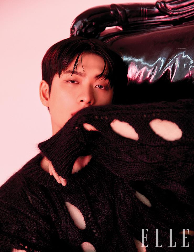 니트 톱은 Celine Homme by Hedi Slimane.