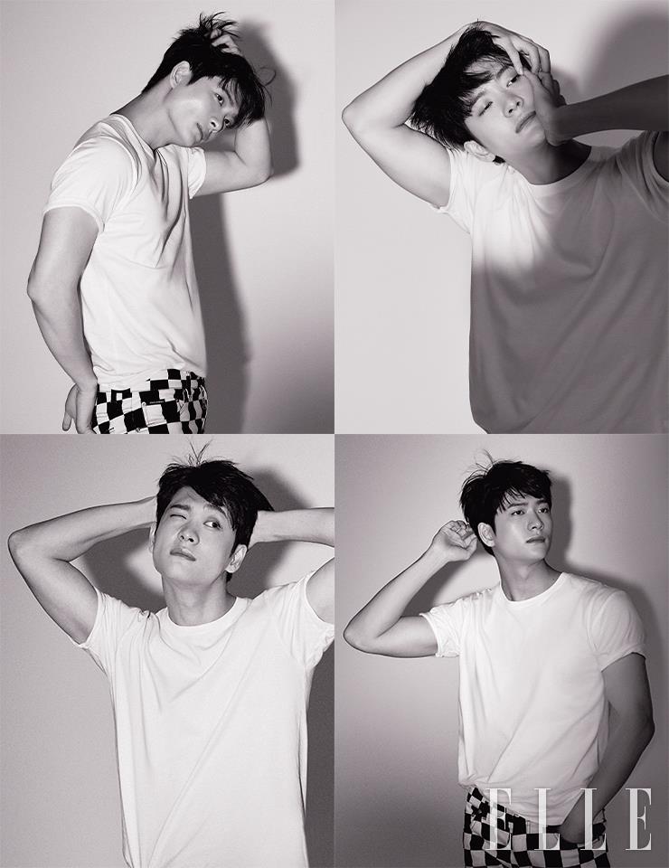 팬츠는 Dolce & Gabbana. 티셔츠는 스타일리스트 소장품.