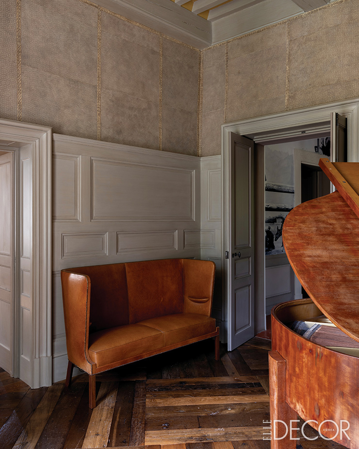  나무에 대한 무한한 애정이 담긴 그의 디자인.