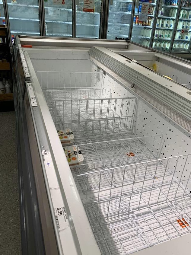 텅텅 빈 냉동식품칸. Photo by Esther Kim