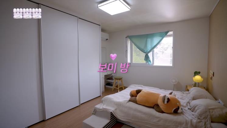 윤보미가 공개한 3층 전원주택 내부 