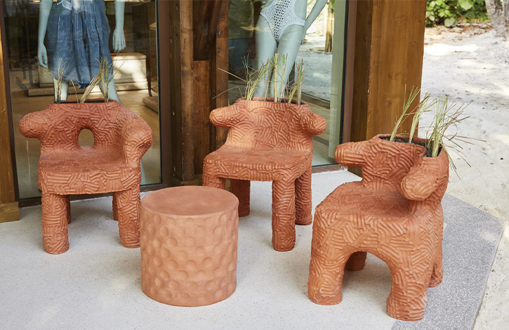 조알리 몰디브 곳곳에서 아트 피스를 만날 수 있다.