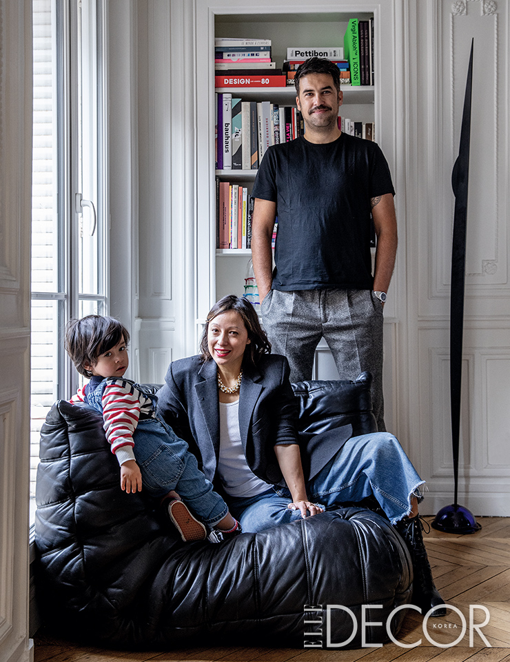 베누아, 나탈리, 바딤의 가족사진. 나탈리는 주말마다 새로운 꽃으로 침실 분위기를 바꾼다.