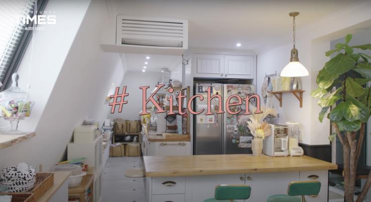 ‘송경아 타임즈 Song Kyung-A TIMES’ 유튜브 영상 캡쳐