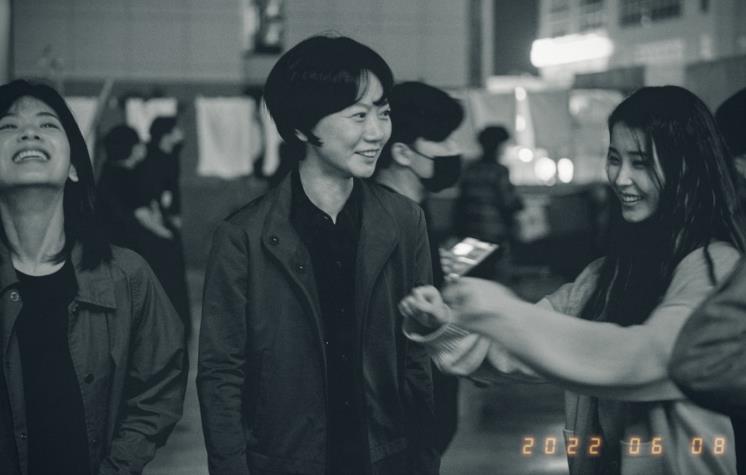 영화 <브로커> 현장 스틸 속 이주영, 배두나, 이지은 