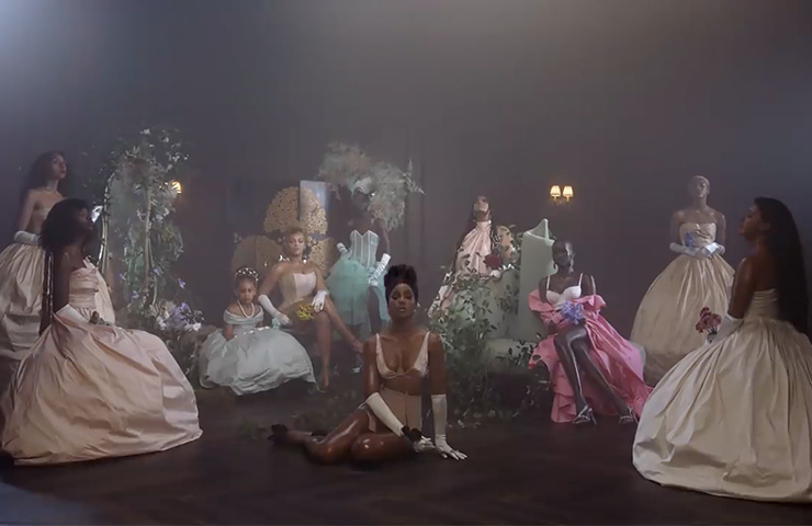 비욘세의 가족과 흑인 아티스트들이 대거 등장한 비욘세의 ‘Brown Skin Girls’ 뮤직비디오.