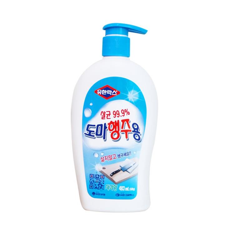 유한락스 도마행주용 - 락스 성분과 세제 성분이 적절히 조합돼 도마와 싱크대, 행주 살균과 세척에 적합하다. 483mL 1만 원 선.