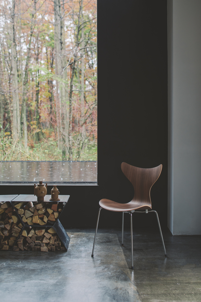 탄생 50주년을 맞이한 아르네 야콥센의 릴리 체어, 프리츠 한센.