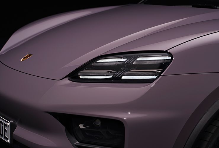 새롭게 변화된 얇은 직선 형태의 램프. 